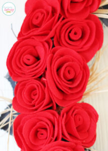 These felt roses at Positively Splendid are absolutely gorgeous. You'll never believe how easy they are to make!