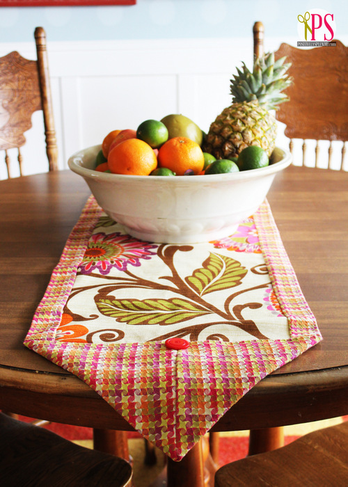 Quick-and-Easy DIY Table Runner :: PositivelySplendid.com