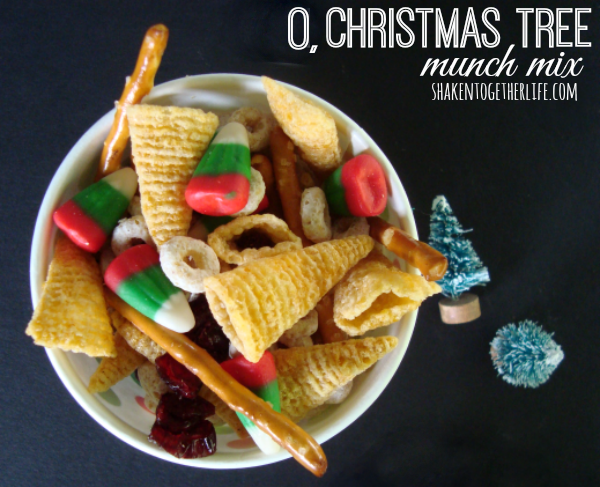 This yummy Christmas snack mix is the perfect combination of salty & sweet! I can't wait to make a batch! #SwellNoel