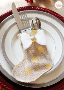 These cutlery stockings are such a fun idea for holiday place settings! Easy to make, too!