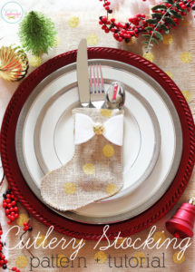 These cutlery stockings are such a fun idea for holiday place settings! Easy to make, too!