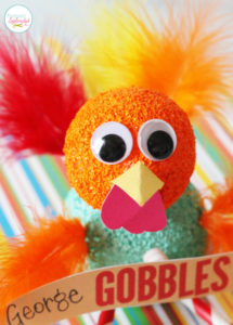 Darling kids' Thanksgiving craft with free printables to make them double as place cards! #turkeytablescapes
