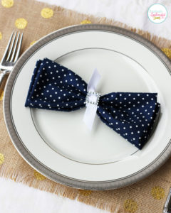 Bow tie place settings - Such an easy, pretty wedding idea!