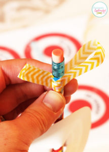 Adorable! Bullseye valentines with free printables. A great candy-free classroom treat idea!
