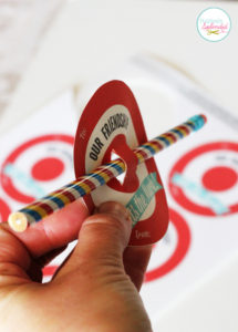 Adorable! Bullseye valentines with free printables. A great candy-free classroom treat idea!