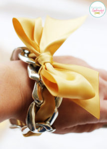 This chain link and ribbon bracelet is so pretty, and it can be made in 5 minutes or less!