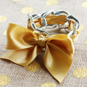 This chain link and ribbon bracelet is so pretty, and it can be made in 5 minutes or less!