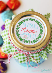Mason jar Mothers' Day gift - Affix sweet thoughts to Dove chocolate and package in a pretty jar. Free printable tags to make things easy as pie! #SharetheDOVE