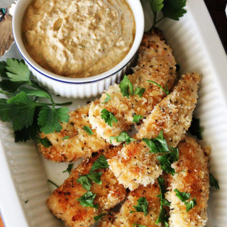 Oven-friend crispy chicken dippers with pesto-yogurt sauce. Fast, healthy and delicious!