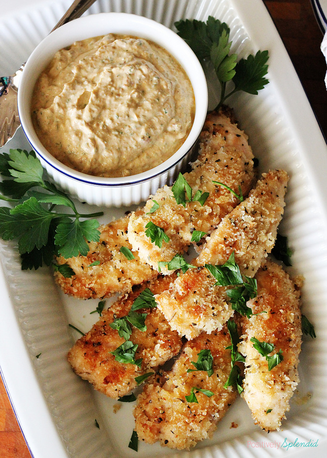 Oven-friend crispy chicken dippers with pesto-yogurt sauce. Fast, healthy and delicious!