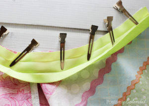 Terrific idea to use hair clips instead of pins when sewing bias tape!