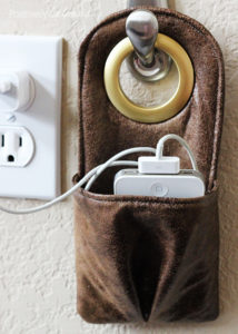 This hanging phone charging station would be such a great gift for guys! Free pattern and tutorial at Positively Splendid.