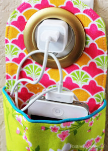 Hanging phone charging station pattern and tutorial. These would make great gifts!