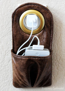 This hanging phone charging station would be such a great gift for guys! Free pattern and tutorial at Positively Splendid.