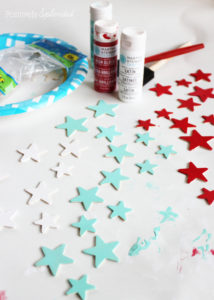Patriotic glow-in-the-dark star necklace craft. Perfect for July 4th! #thebigbling
