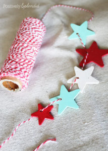 Patriotic glow-in-the-dark star necklace craft. Perfect for July 4th! #thebigbling