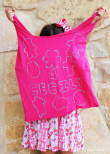 Clever tote bags made with upcycled t-shirts. Such a fun kids' craft! #MichaelsMakers