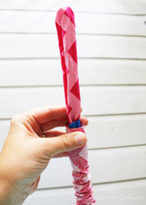 This tool allows you to turn even the longest tubes of fabric right-side out in literally seconds. Wow!! Post also includes 5 other ingenious sewing tools everyone should own.
