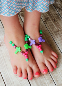 These barefoot "sandals" made with stretch cord and beads are such a fun kids' craft project!