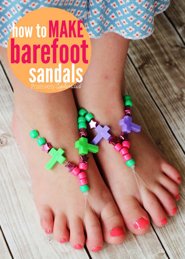 These barefoot "sandals" made with stretch cord and beads are such a fun kids' craft project!