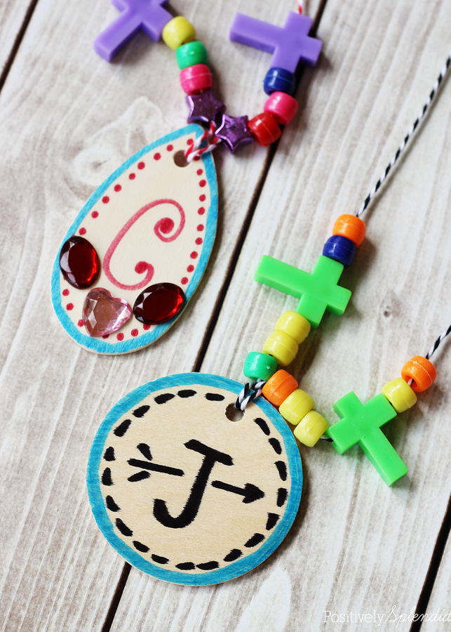 Cute medallion necklaces for kids. Easy and fun!