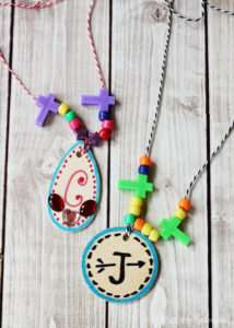 Cute medallion necklaces for kids. Easy and fun!