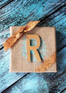 This burlap and cork monogram would make such a fun gift. I love the cork ribbon! #MichaelsMakers