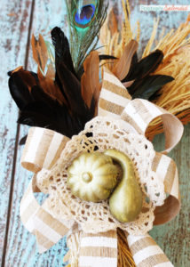 Elegant autumn wreath fall decor at Positively Splendid. So beautiful, and made in minutes! #falldecor #fall #crafts #wreaths #diy