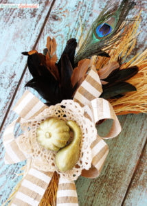 Elegant autumn wreath fall decor at Positively Splendid. So beautiful, and made in minutes! #falldecor #fall #crafts #wreaths #diy