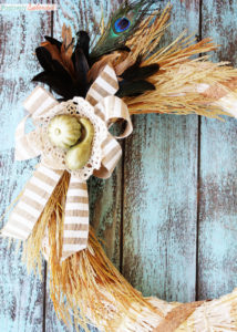 Elegant autumn wreath fall decor at Positively Splendid. So beautiful, and made in minutes! #falldecor #fall #crafts #wreaths #diy