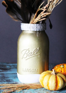 Stunning metallic vases made with mason jars. Perfect for weddings and centerpieces!