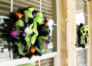 Easy Halloween ornament wreath by Positively Splendid