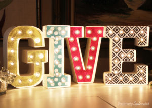 The EASIEST way to make DIY marquee letters! #MichaelsMakers