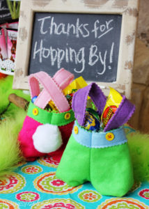 Bunny pants treat bags. Adorable! #HersheysEaster