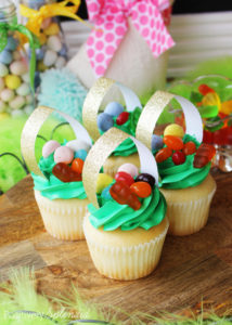 Easter basket cupcakes. So fun for Easter parties! #HersheysEaster