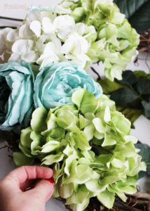 Floral Spring Wreath at Positively Splendid #MichaelsMakers