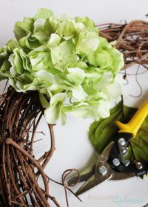 Floral Spring Wreath at Positively Splendid #MichaelsMakers