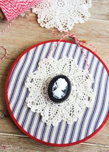 Cameo Embroidery Hoop Art - Such a fun and easy craft project!