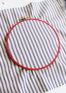 Cameo Embroidery Hoop Art - Such a fun and easy craft project!