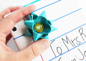 How to Make a Duct Tape Gift Bow #MakeAmazing