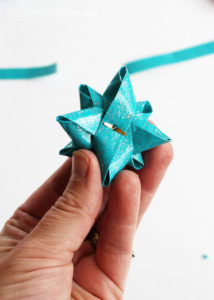 How to Make a Duct Tape Gift Bow #MakeAmazing