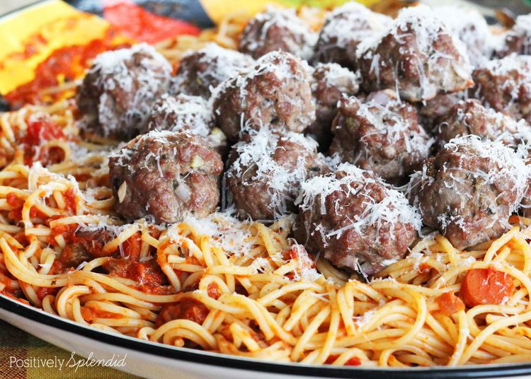 Delicious baked meatballs. These are SO easy, and perfect for making ahead and freezing for an easy weeknight supper!