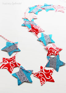 Glittered Star Garland - Perfect for July 4th! #MakeAmazing