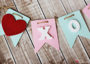 Such a sweet craft project for Valentine's Day! XOXO Valentine Banner at Positively Splendid