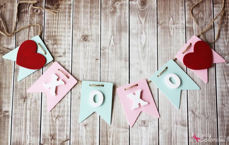 Such a sweet craft project for Valentine's Day! XOXO Valentine Banner at Positively Splendid