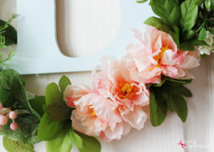 Botanical Spring Wreath by Positively Splendid. So pretty, and really simple to make! #MichaelsMakers