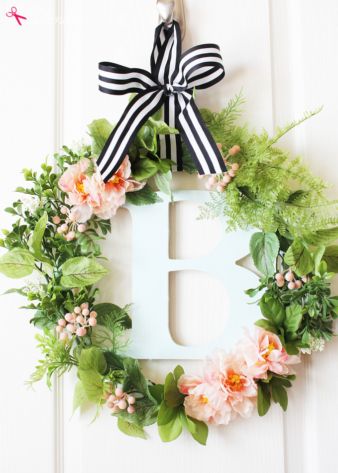 How to make a Spring Wreath in just 5 Minutes - Making it in the