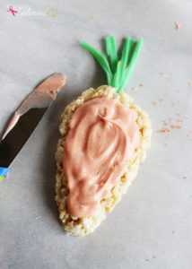 Adorable carrot Rice Krispies treats are perfect for Easter! Great for making with kids.