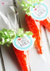 Jelly bean carrot treat bags at Positively Splendid. An adorable idea for filling Easter baskets!
