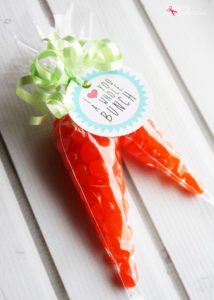 Jelly bean carrot treat bags at Positively Splendid. An adorable idea for filling Easter baskets!
